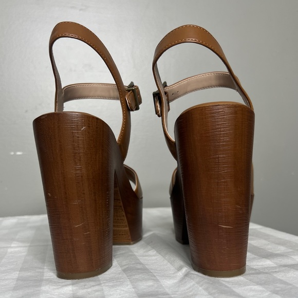 Comfortable heels. Some scratches - Picture 5 of 5